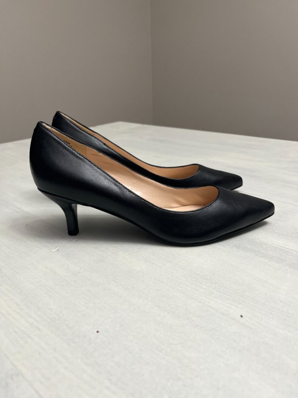 Nine West Leather Pointed Toe Kitten Heel Pumps in Black